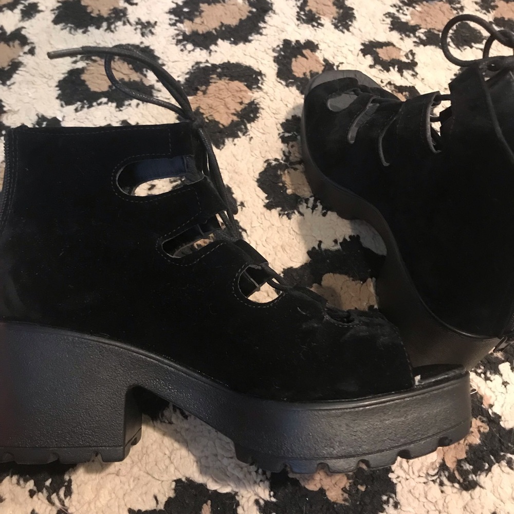 Black platform lace up shoes SIZE 8
